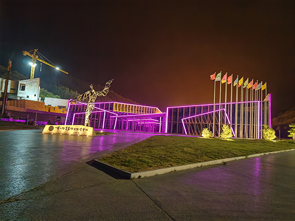 城市亮化是现代城市建设的重要组成部分，它不仅可以美化城市的夜景，还能提升城市的整体形象。随着科技的不断进步，城市亮化也得到了更多的关注和创新。本文将介绍一些关于城市亮化的创意和技术，帮助读者了解河南城市亮化的重要性以及如何进行河南城市亮化的规划和实施。